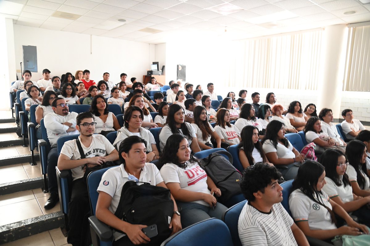 ¡Empoderando a nuestros estudiantes con conocimiento financiero!