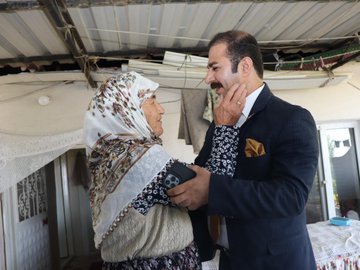 Kaymakam Taşkin ve şehit aileleri