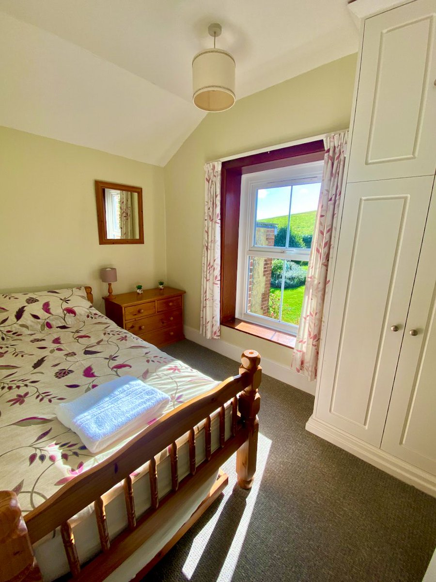 aroundaboutbrit's tweet image. Maytime Cottage is a cosy holiday home near Ventnor, at Whitwell on the Isle of Wight – the perfect escape for families or groups looking to unwind and explore this beautiful island!

🏡 Self Catering
aroundaboutbritain.co.uk/Isle_of_Wight/…

#MaytimeCottage #IsleOfWight #HolidayHome