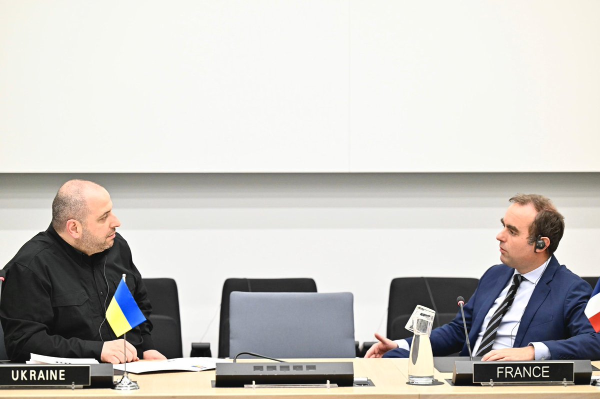 Sébastien Lecornu (@seblecornu) on Twitter photo À l'issue de notre journée d'échanges entre ministres de la Défense de l'OTAN, entretien avec mon homologue ukrainien <a href="/rustem_umerov/">Rustem Umerov</a>
Pour faire le point sur les négociations en cours et redire l'urgence que la Russie accepte un cessez-le-feu inconditionnel.
Ainsi qu'échanger À l'issue de notre journée d'échanges entre ministres de la Défense de l'OTAN, entretien avec mon homologue ukrainien <a href="/rustem_umerov/">Rustem Umerov</a>
Pour faire le point sur les négociations en cours et redire l'urgence que la Russie accepte un cessez-le-feu inconditionnel.
Ainsi qu'échanger