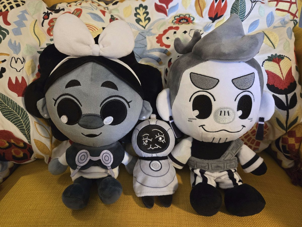 ISAT_game's tweet image. did you know that we have NEW PLUSHIES?! Isabeau, Mirabelle, and the Change God are all available right now! for a very limited time only though!! get them asap!!!
makeship.com/shop/creator/i…
