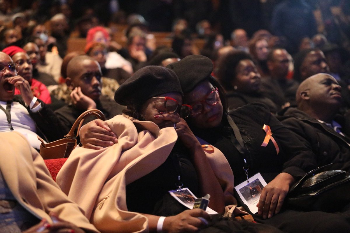 IOL_Lifestyle's tweet image. A heartfelt farewell to an icon. Loved ones, colleagues, and fans gathered at the State Theatre to honor the legacy of the award-winning actor. 🎭💔  
#PresleyChweneyagae  #StateTheatre  #Pretoria #SouthAfrica 
Pictures: Oupa Mokoena/Independent Newspapers