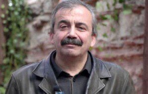 Zafer Partisi Genel Başkan Yardımcısı Fatih Eryılmaz:

“Geçtiğimiz ay DEM’li Sırrı Süreyya rahatsızlanarak hastaneye kaldırıldı.  ricali devlet dahil memlekette kim varsa hastane önünde kuyruk oldu. Memleketin en iyi lüks hastanesi Florance Nightingale ve en iyi doktorları