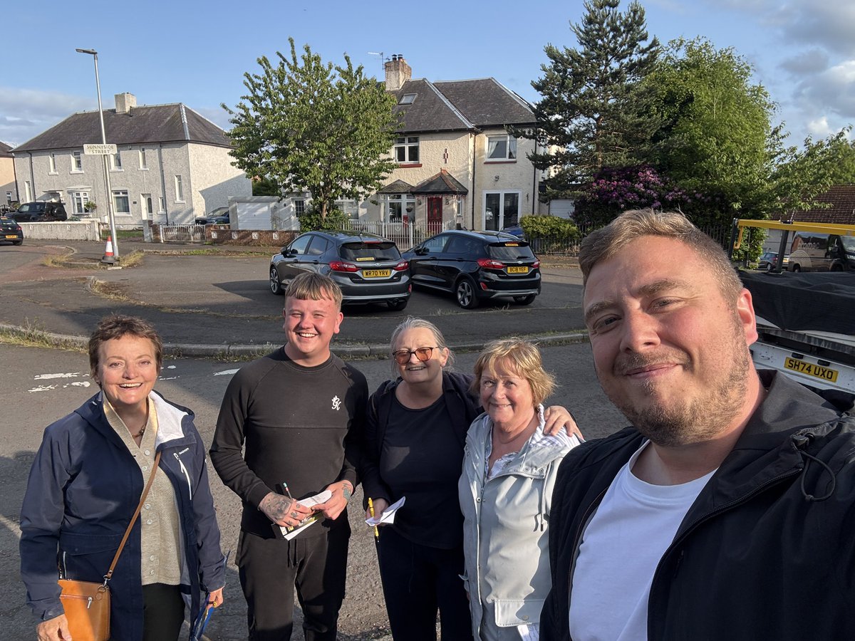 Great team out in Larkhall this evening for <a href="/KatyLoudonSNP/">Cllr Katy Loudon</a> still 3 hours left to vote <a href="/theSNP/">The SNP</a>