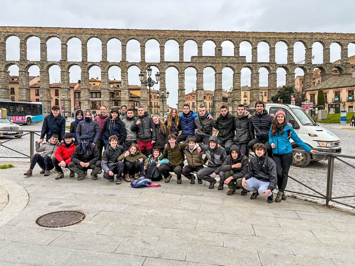 CIAgroforestal's tweet photo. 🌿 Estudiantes de Educación Ambiental y Gestión Forestal del #CIAgroforestal vivieron una experiencia inolvidable en #Segovia: caminatas por la nieve, visitas al CENEAM y CRAS, Valsaín, San Ildefonso y más. ¡Naturaleza que educa! 🌲💚 #FP #MedioAmbiente #Navarra #Pamplona https://t.co/vI6Zs3zFZM