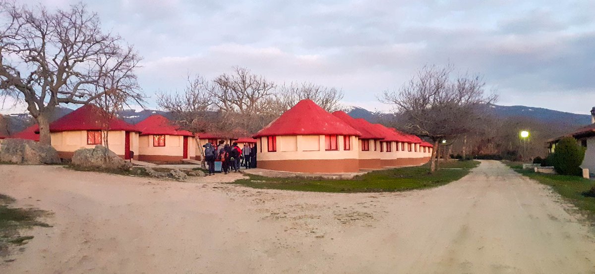 CIAgroforestal's tweet photo. 🌿 Estudiantes de Educación Ambiental y Gestión Forestal del #CIAgroforestal vivieron una experiencia inolvidable en #Segovia: caminatas por la nieve, visitas al CENEAM y CRAS, Valsaín, San Ildefonso y más. ¡Naturaleza que educa! 🌲💚 #FP #MedioAmbiente #Navarra #Pamplona https://t.co/vI6Zs3zFZM