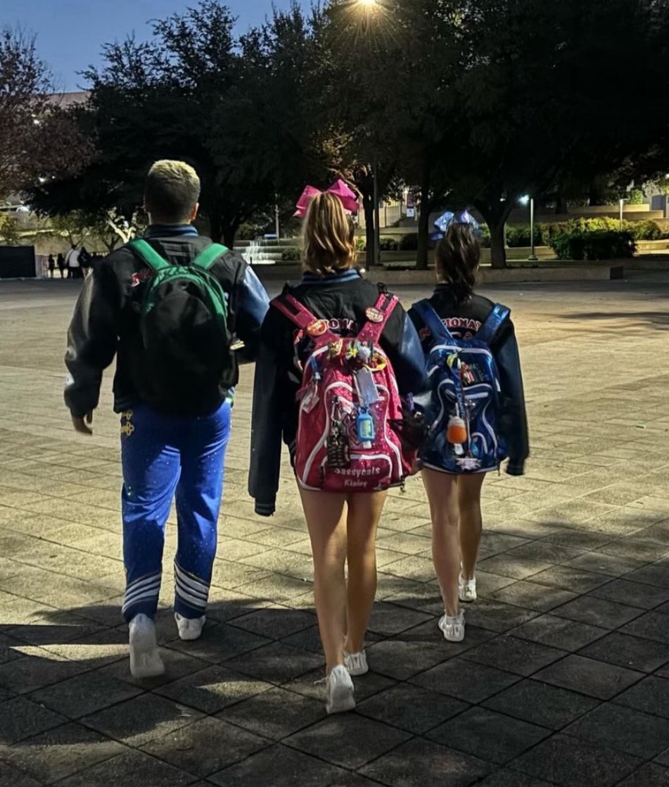 andddd we’re all back at CA💁🏼‍♀️💙
Caden-Swooshcats💙
Me + Kyla-Pumas🧡