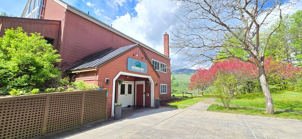 Behavioral healthcare professionals: If you're supporting someone who needs a stable, next-step recovery environment, we have immediate openings for men and women.

Let’s connect! dividedsky.org | 888-TRY-DSKY