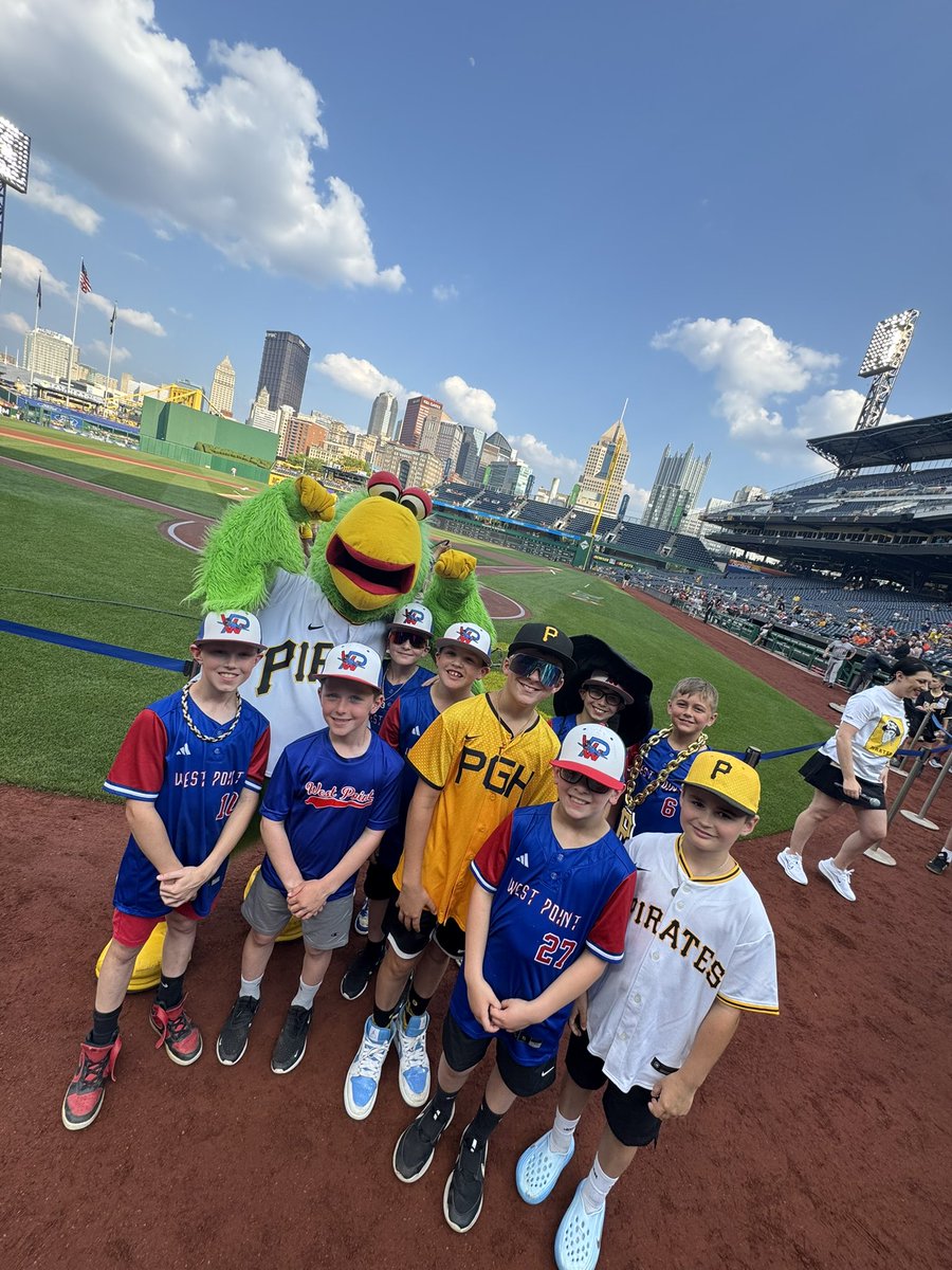 10u Warhawks 🤝 Pittsburgh Pirates. A great day made possible by a lot of people in the organization going above and beyond for the kids 🫡 6 hours at PNC Park is never a bad way to spend a day lol