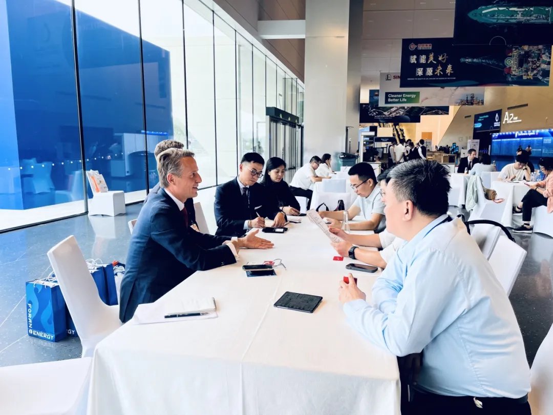 At #WGC2025 Abaxx Exchange held strategic meetings with global #LNG firms to advance adoption of our physically-deliverable NPA LNG futures, designed to support real cargo flows, enable price discovery &amp; meet the risk management needs of the world’s largest LNG importing nations