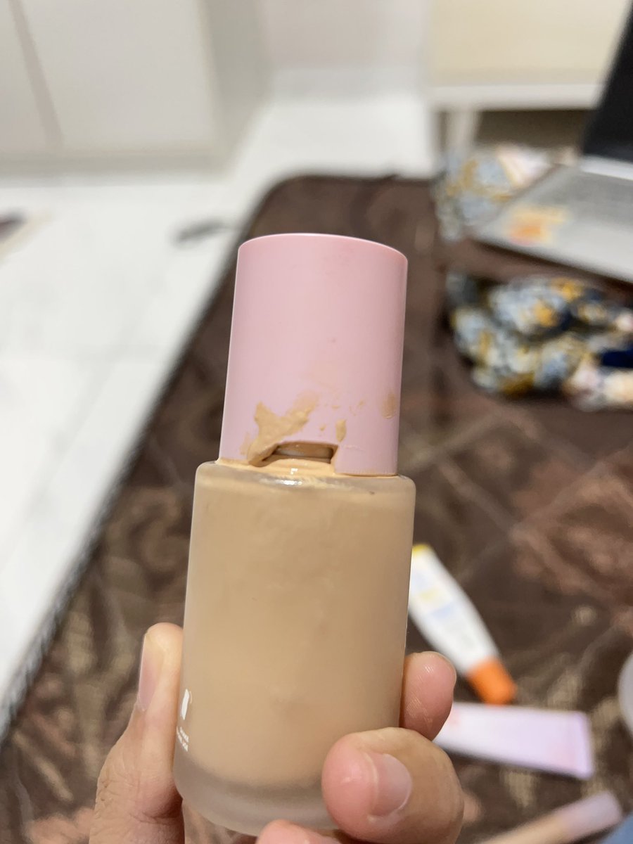 fangkyyyyyyy's tweet photo. @rosealldayco kayaknya ini better pake pump aja dahhhh packaging nya ya allah gak ngertiii padahal baru semingguu pemakaian🙁🙁 https://t.co/HFIStvDQJy
