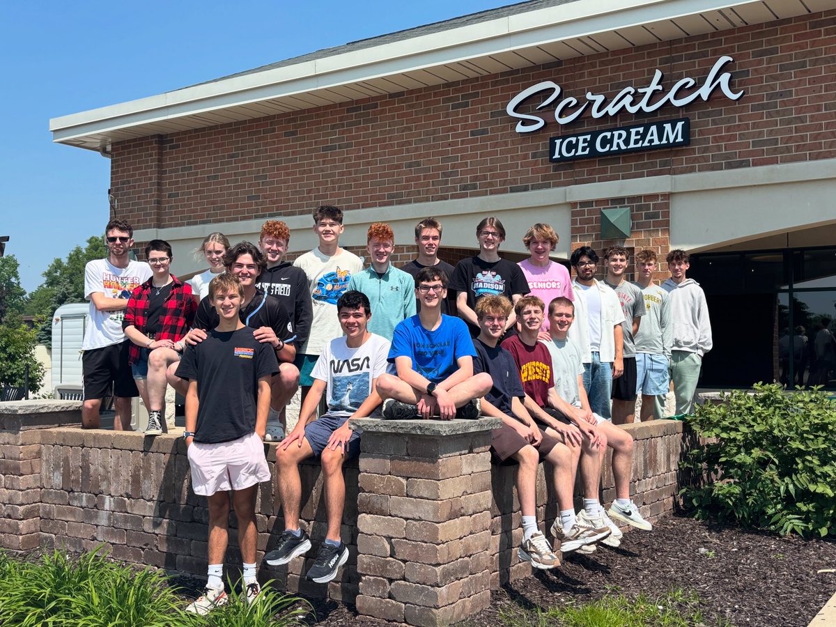 AVID_BCHS's tweet image. LAST time these AVID seniors will be together.🥲 What a sweet way to end!🍦Go be great!! #AVIDfamily💙