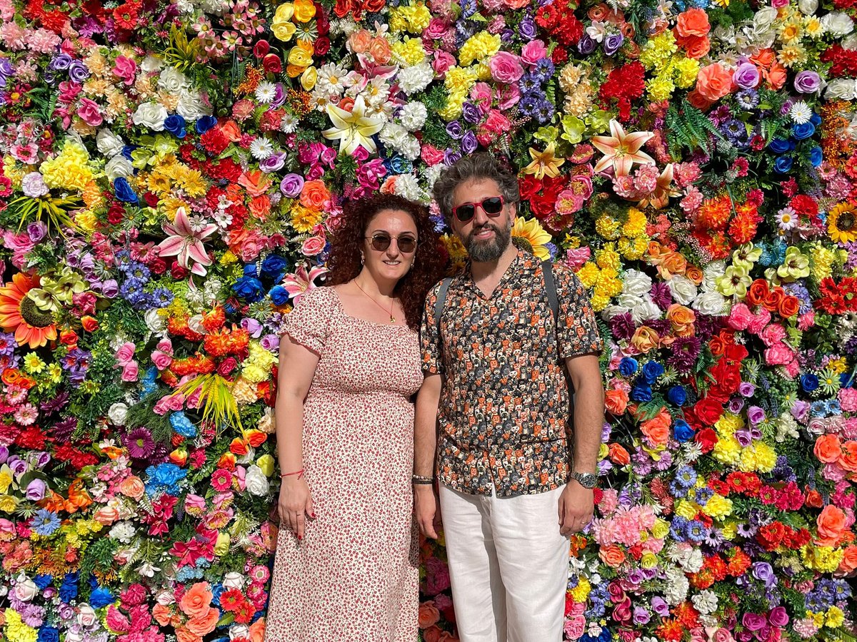 9 yıl önce bugün “evet” dedik!
Ve o günden beri her gün yeniden seviyoruz, gülüyoruz, bazen atışıyoruz ama hep birbirimizi buluyoruz.
Bugün Portekiz’de, yarın yine aynı yolda aynı kalpteyiz.
Nice yıllara, el ele sevgiyle…❤️
#porteki̇z #portugal #porto #guimaraes #braga #travel