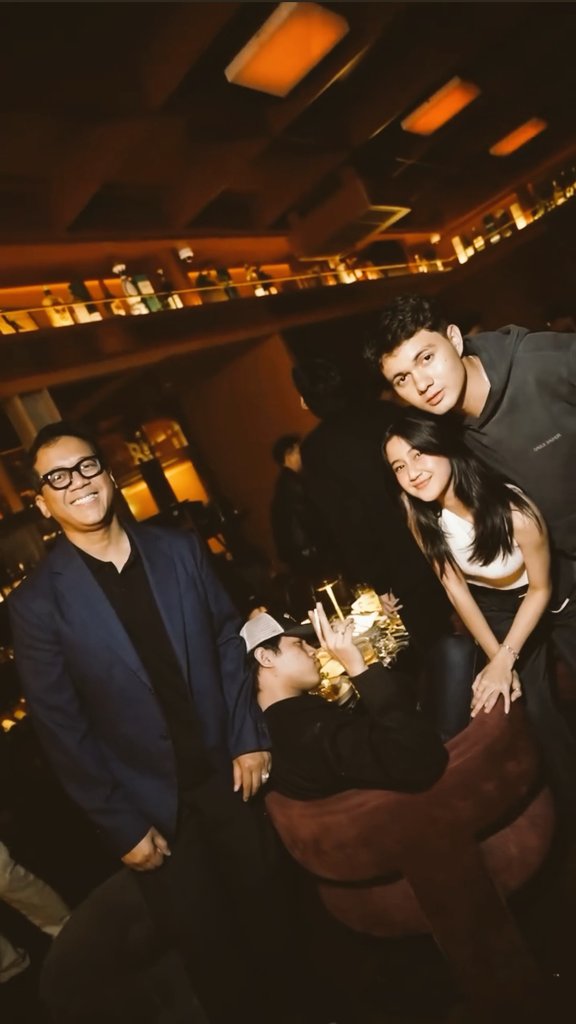 adipshi's tweet photo. ada paron di afterparty idol wee. ron aura mu tuhaneee😭gabisa gua liat yg gini nih https://t.co/nB61Aam8rF