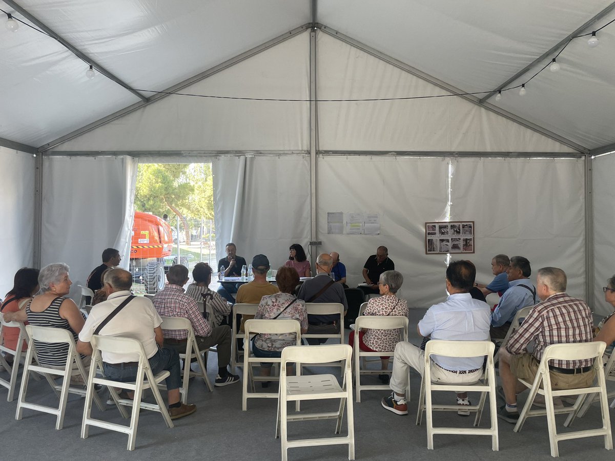 psoelatina's tweet photo. Asistimos a la mesa redonda: barreras y realidades del abandono del barrio #PuertoChico con intervención de @pebarrero y la asistencia de lxs vecinxs del barrio que sufren abandono total por parte del Ayto. de Madrid de #Almeida

 #PSOE🌹 https://t.co/3GtgKOjwe8