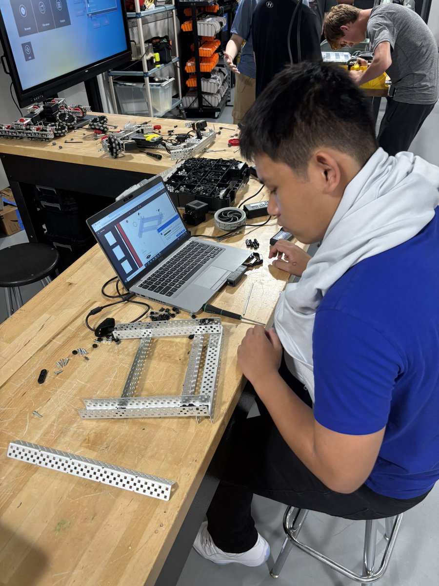Phillip Hunt (@phillipmhunt) on Twitter photo Kicking off <a href="/NimitzVikings/">Nimitz High School</a> Summer Robotic Thursdays. New students worked on speedbots to get an understanding of the #VEX platform. Our returning students continued on designing their new drivetrains. Overall a successful day. <a href="/IrvingISD/">Irving ISD</a> <a href="/iisdCTE/">Irving ISD CTE</a> <a href="/VEXRobotics/">VEX Robotics</a> <a href="/REC_Foundation/">REC Foundation</a> Kicking off <a href="/NimitzVikings/">Nimitz High School</a> Summer Robotic Thursdays. New students worked on speedbots to get an understanding of the #VEX platform. Our returning students continued on designing their new drivetrains. Overall a successful day. <a href="/IrvingISD/">Irving ISD</a> <a href="/iisdCTE/">Irving ISD CTE</a> <a href="/VEXRobotics/">VEX Robotics</a> <a href="/REC_Foundation/">REC Foundation</a>