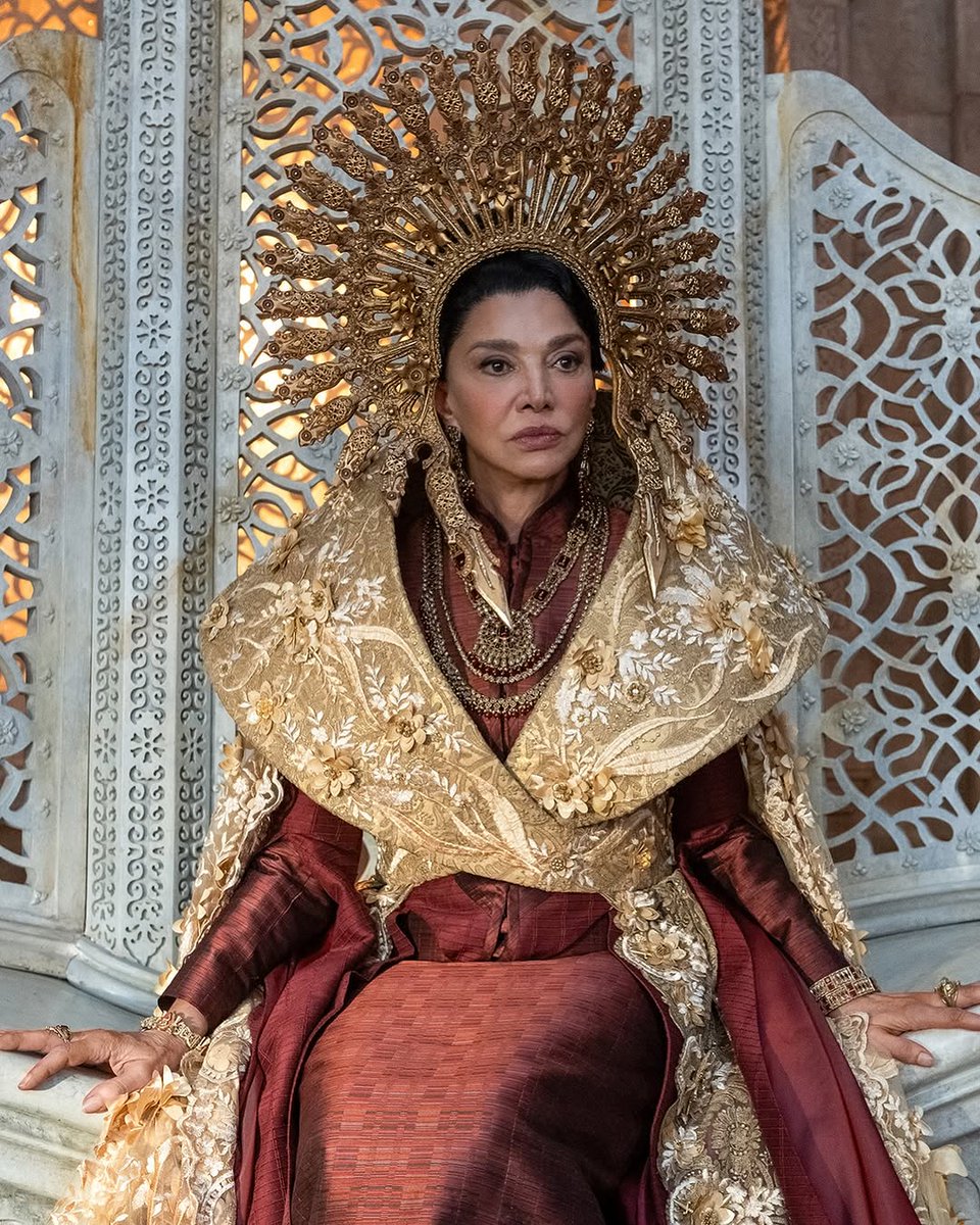Georgia (@gyorgyiszladek) on Twitter photo For me book Elaida was a flat, negative & not too interesting character, but <a href="/SAghdashloo/">Shohreh Aghdashloo</a> 's performance made her a multilayered figure, whose actions & motives are worth thinking about.
Thank you 👑♥️🥰
& 🙏to the costume department for creating such glamorous outfits for her💃 For me book Elaida was a flat, negative & not too interesting character, but <a href="/SAghdashloo/">Shohreh Aghdashloo</a> 's performance made her a multilayered figure, whose actions & motives are worth thinking about.
Thank you 👑♥️🥰
& 🙏to the costume department for creating such glamorous outfits for her💃