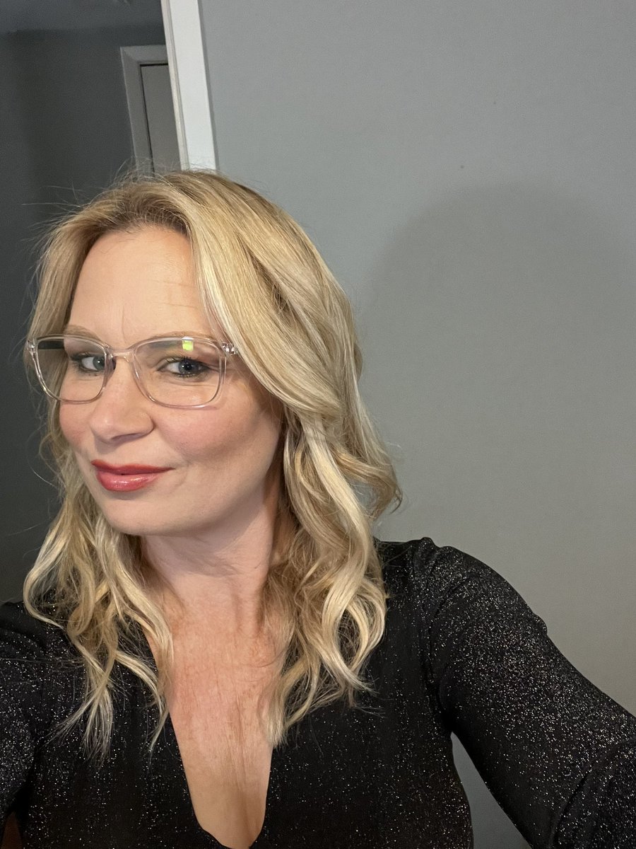MaryLynnRajskub's tweet photo. Wow I was really feeling myself in this audition. Didn’t get the part. Too bad for them.
#SelfTapeLife #ActorLife #AuditionReady #WorkingActor #ActorsOfInstagram #MaryLynnRajskub #FeelingMyself #Selfie #NailedIt https://t.co/KMWogcd9Dw