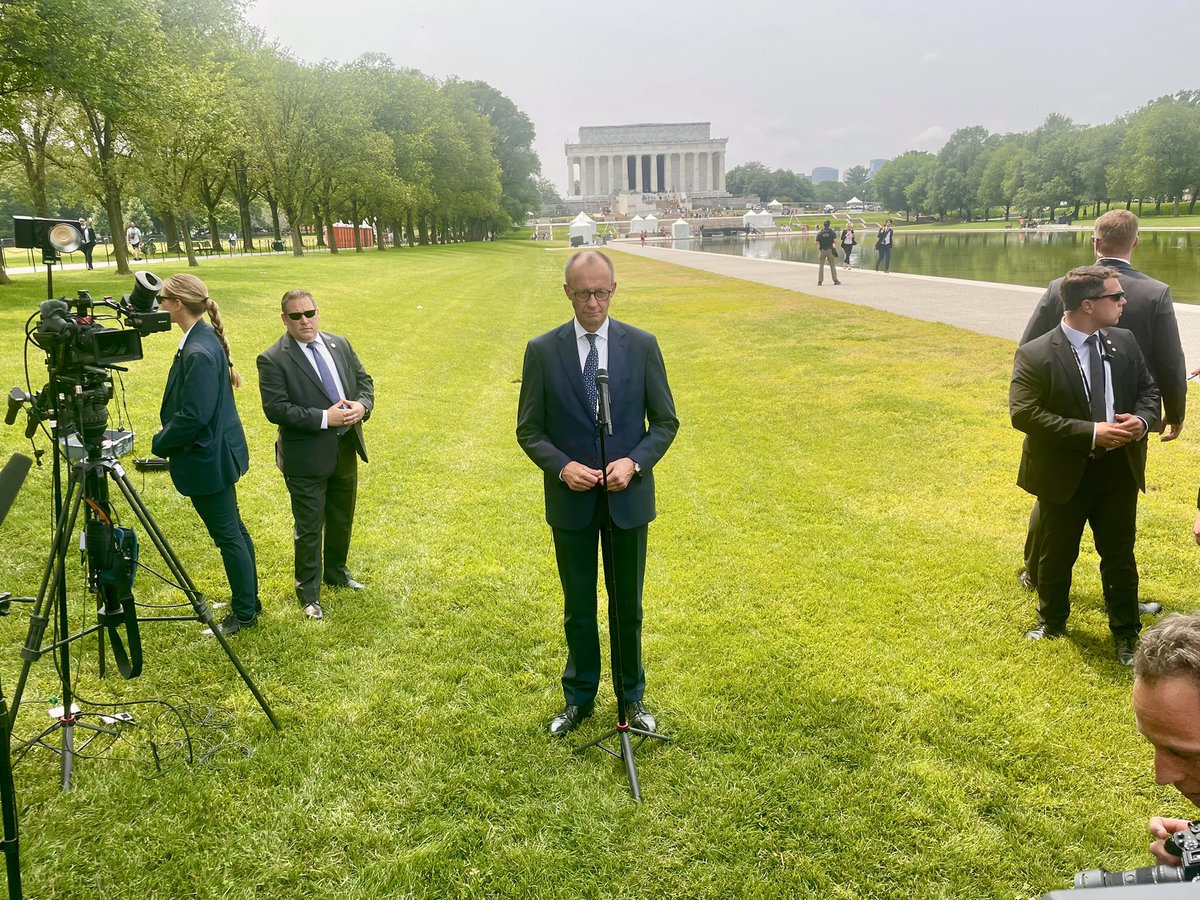 „Er war sehr interessiert an Deutschland, seiner Heimat“, sagt Friedrich Merz gerade unmittelbar nach seinem Mittagessen mit Donald Trump in Washington. Er wirkt zufrieden.