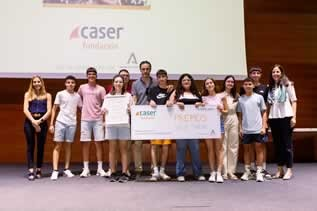 sierralasvillas's tweet photo. El pasado 28 de mayo, una representación de la comunidad educativa de nuestro centro acudió a Sevilla al acto de entrega de la IX edición de los Premios Vida Sana de la #FundaciónCaser y la Junta de Andalucía. #hábitosquetransforman #Caser #premiosvidasana https://t.co/0qJWd7kajH