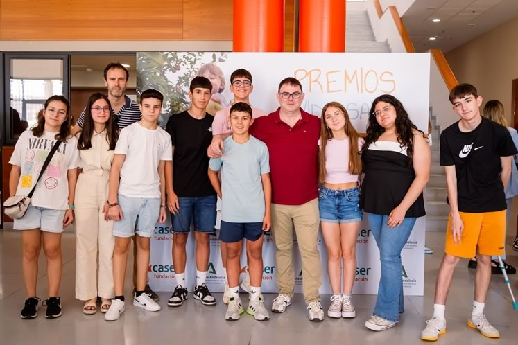 sierralasvillas's tweet photo. El pasado 28 de mayo, una representación de la comunidad educativa de nuestro centro acudió a Sevilla al acto de entrega de la IX edición de los Premios Vida Sana de la #FundaciónCaser y la Junta de Andalucía. #hábitosquetransforman #Caser #premiosvidasana https://t.co/0qJWd7kajH