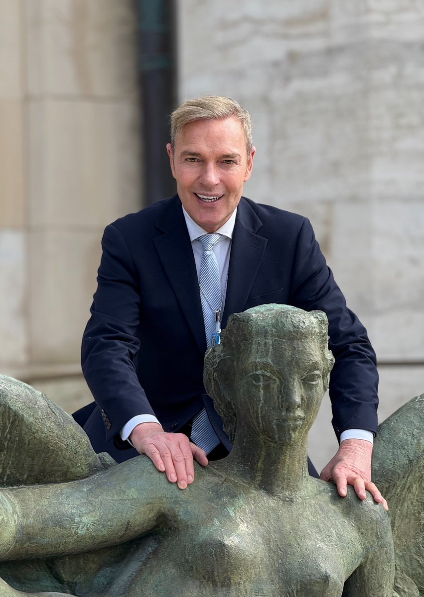 Avec « L’Ange de la Paix », au Palais des Nations à Genève.
En mission pour porter la voix de notre ONG et affirmer les ambitions de notre nouveau cabinet d’affaires publiques.
À suivre… 

#UNGeneva #TonyGomez #UN #Geneva #ngo