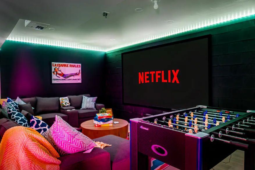 AdvntureCapital's tweet photo. Took a 4-bed home, added a 5th to fit more guests.
Turned the garage into a game room + movie theater.
Backyard? Now an outdoor hangout spot.
Simple upgrades. Big Airbnb returns.
#AirbnbInvesting #STRUpgrade #PassiveIncome #RentalGoals https://t.co/o8JKFJVF26