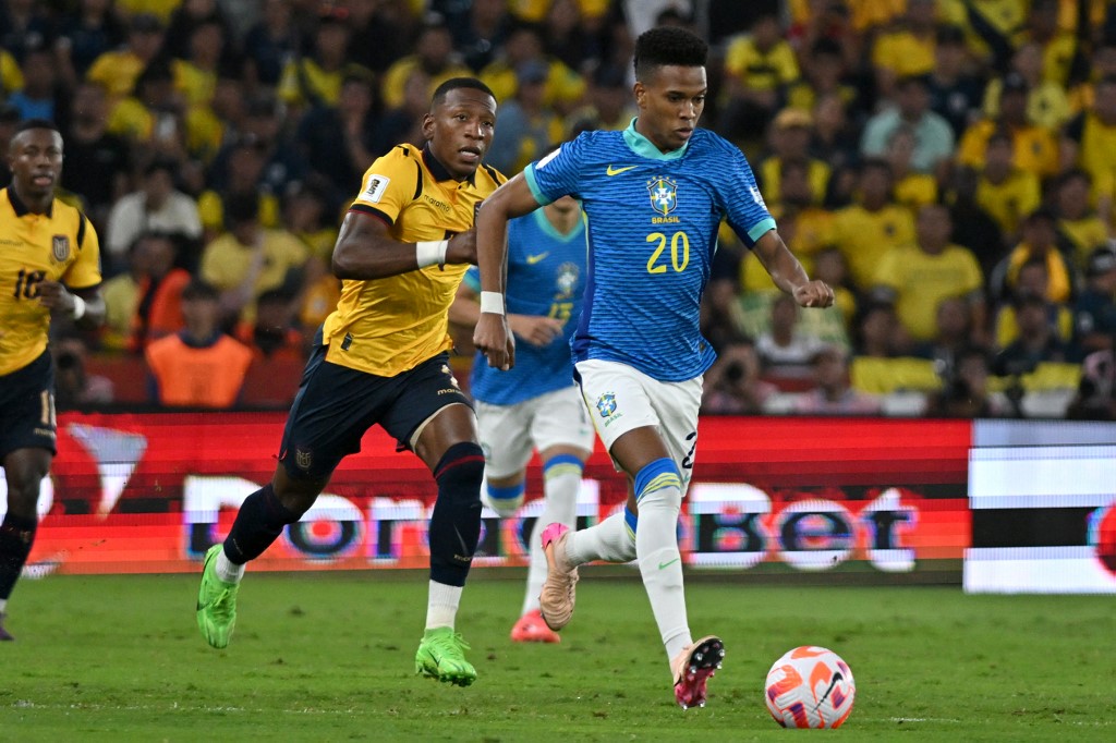 Números do 1º tempo de Equador 0 x 0 Brasil:

🥅 Finalizações: 3 x 2
🧤 Fin. defendidas: 1 x 1
⏲️ Posse de bola: 52% x 48%
🎯 Precisão dos passes: 87% x 84%
❌ Faltas cometidas: 5 x 5
🚩 Impedimentos: 1 x 0
⚔️ Desarmes: 6 x 8
⛳️ Escanteios: 2 x 2

📸MARCOS PIN / AFP