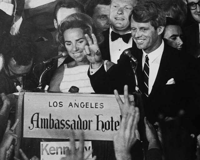 Terciosdelsol's tweet photo. Ne jamais oublier cette terrible soirรฉe du 5 juin 1968...
JAMAIS !
#RFK1968 @RFKJr_Official https://t.co/pFuMhUcQHa