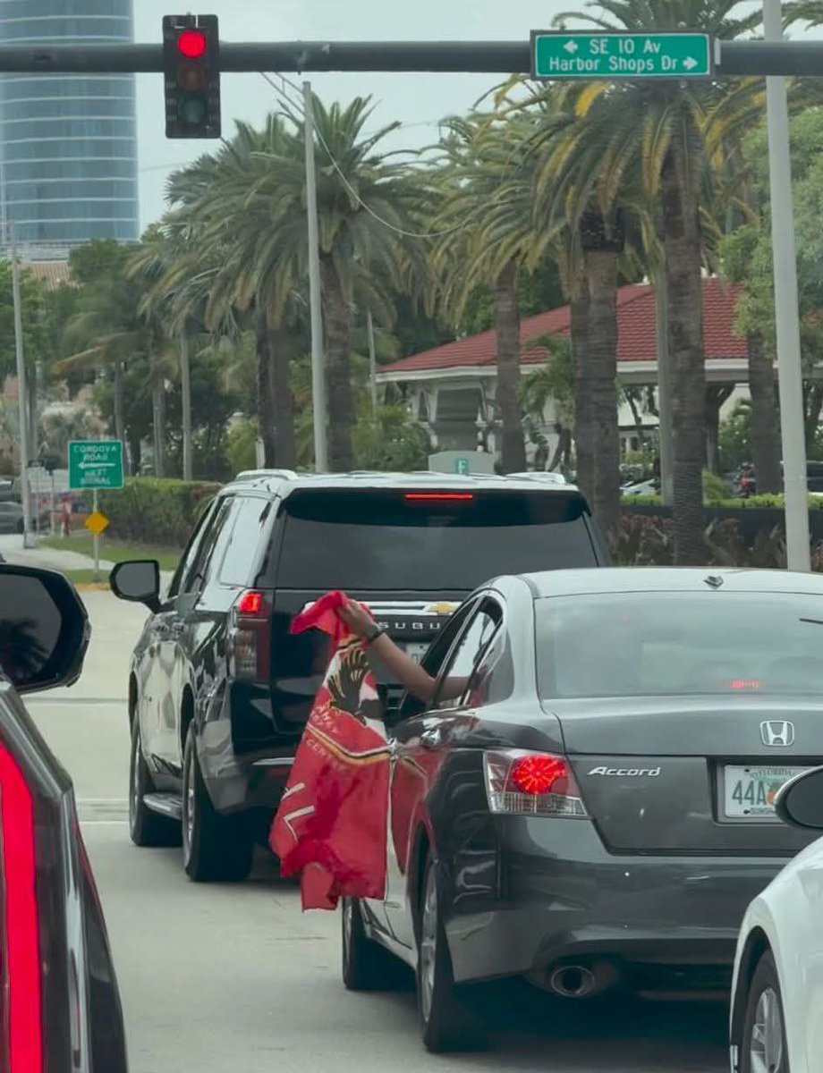 ميـامي تتزين باللون الأحمـر وعلم الأهلي ❤🦅👏