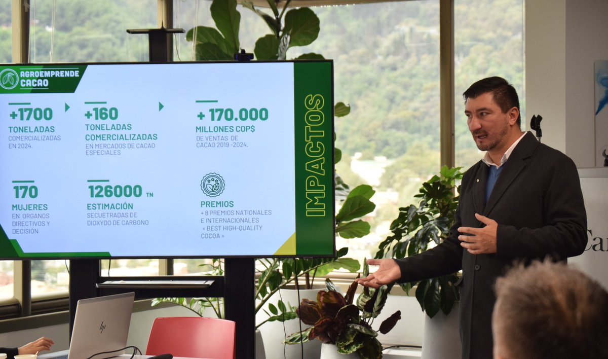 En cette #JournéeMondialeDeLEnvironnement, nous nous sommes réunis avec des partenaires pour renforcer les alliances et faire avancer des projets qui protègent les écosystèmes et la biodiversité. Ensemble, nous sommes plus forts pour la planète ! 💚🌱 #CanadaEnColombie #JMDE2025