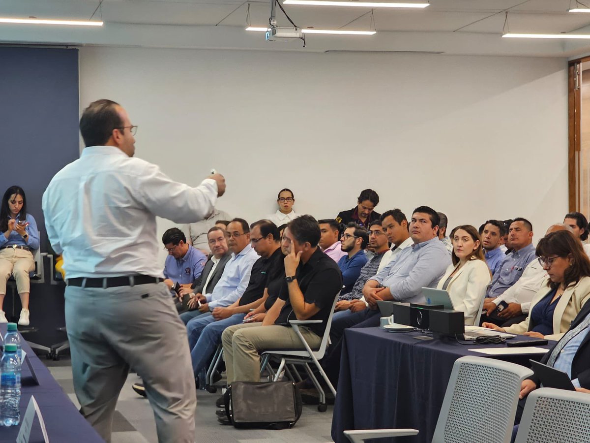 La #Conuee impartió en Nuevo León un taller para impulsar acciones de #EficienciaEnergética en la industria.Durante el evento se presentó el Acuerdo Nacional de Eficiencia Energética, iniciativa que busca fortalecer la competitividad y sostenibilidad del sector productivo.