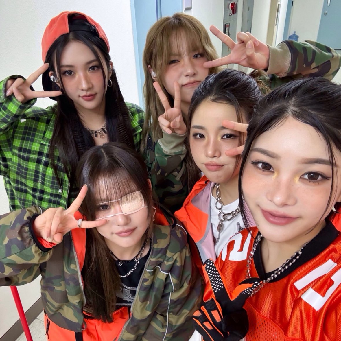 why im worried for YOUNG POSSE.

— a long thread: sexualization, starvation &amp; dieting, overworking, mismanagement, and more