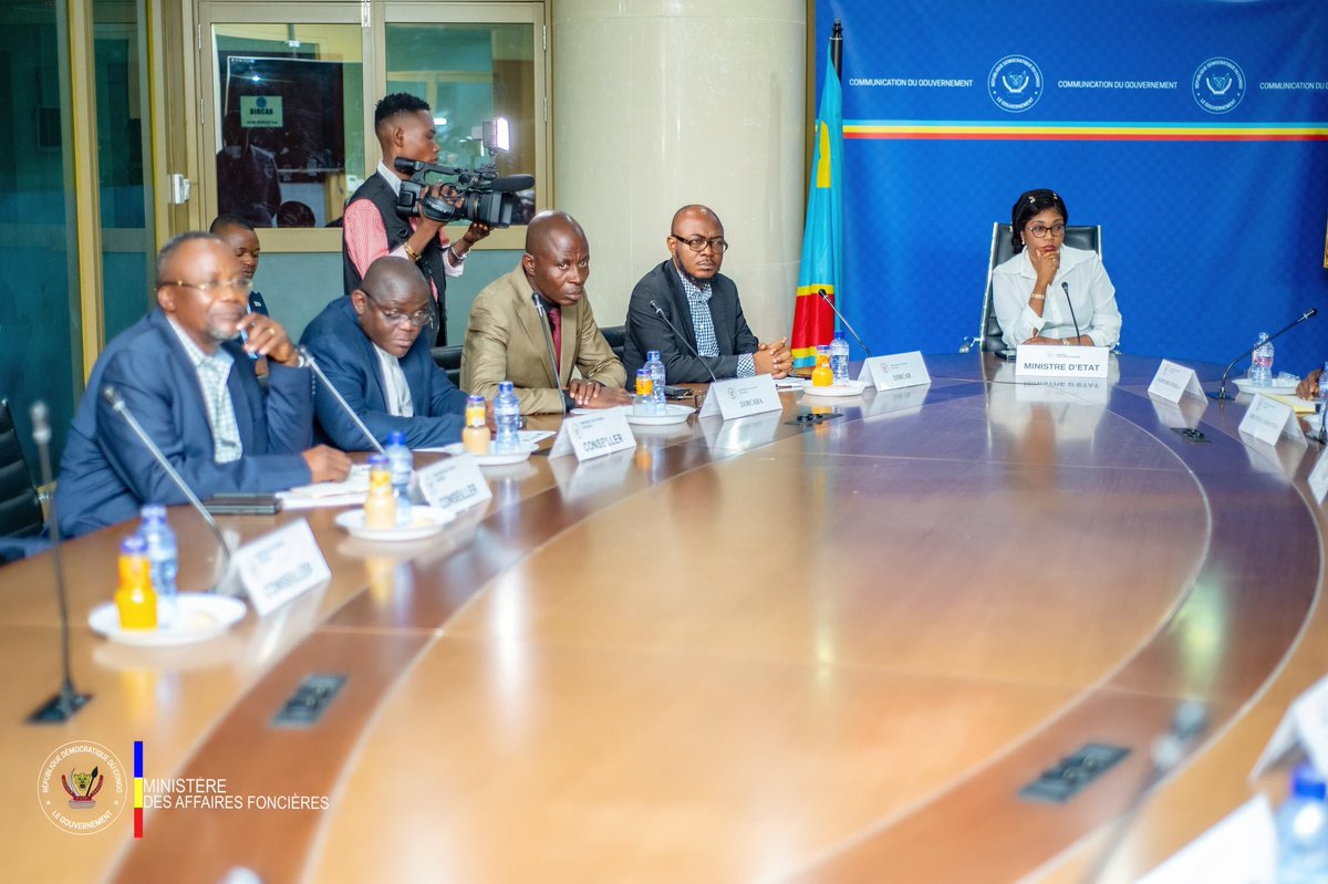 Ministère des Affaires Foncières - RDC (@minaff_fonc_rdc) on Twitter photo #RDC : La Ministre d'État, Ministre des affaires foncières Acacia Bandubola Mbongo reçu ce jeudi 05 juin 2025 dans son cabinet de travail les cadres de l'administration foncière des zones sous occupation de l'armée Rwandaise et ses supplétifs du M23. #RDC : La Ministre d'État, Ministre des affaires foncières Acacia Bandubola Mbongo reçu ce jeudi 05 juin 2025 dans son cabinet de travail les cadres de l'administration foncière des zones sous occupation de l'armée Rwandaise et ses supplétifs du M23.