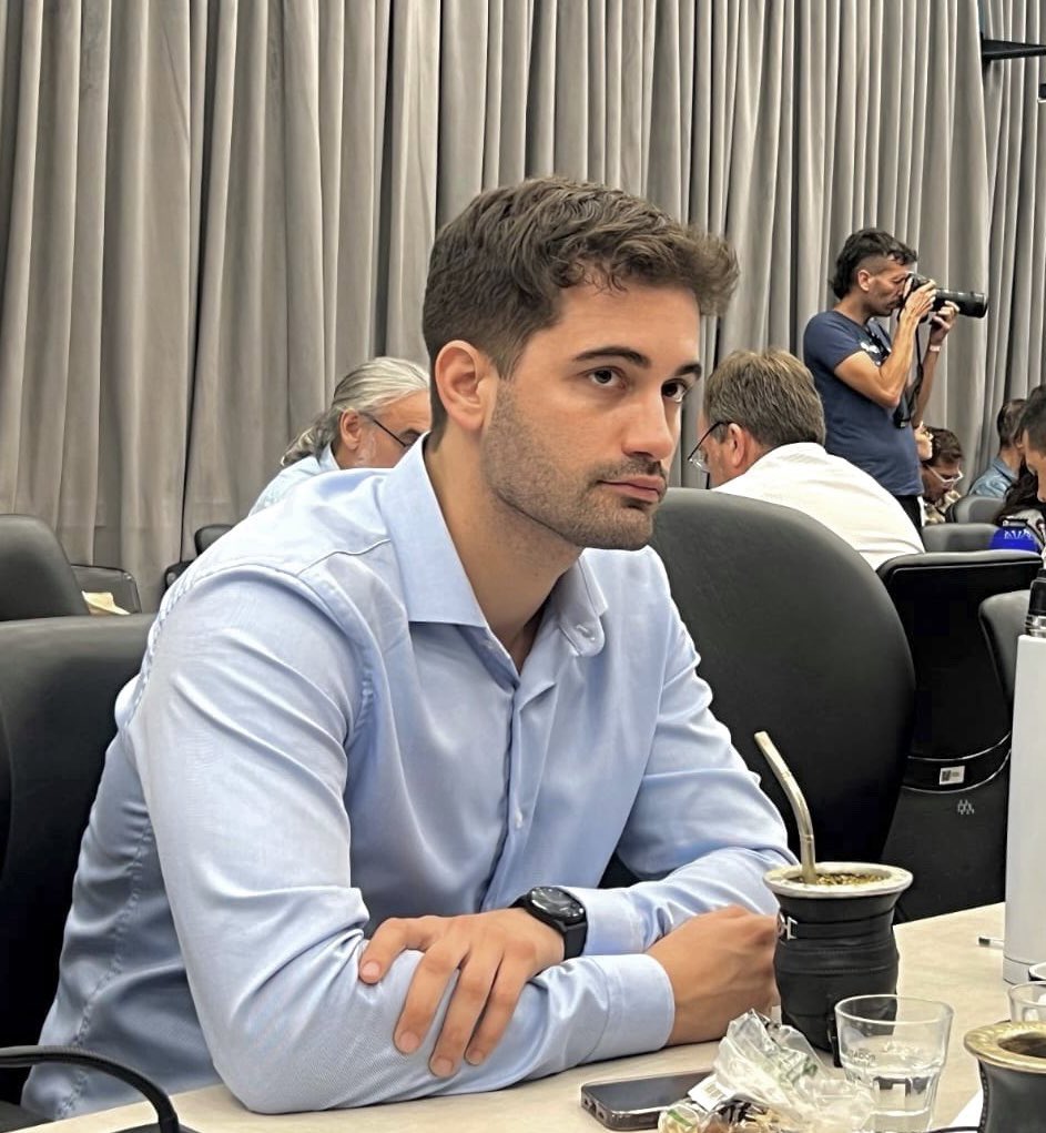 Sus gatos: Lemoine 🤢 

-Nuestro único gato: Tomasito 🥵🥵🥵