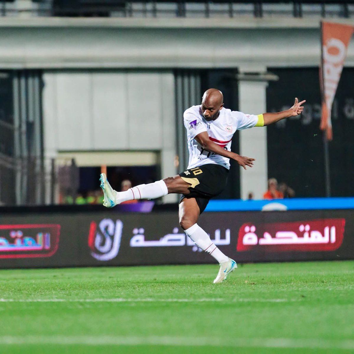 Saeed_Socrates's tweet photo. فرحتي بتأهل #النشامى اليوم لن تنسيني فرحتي الكبيرة ايضاً بفوز #الزمالك بكاس مصر و الدراما الحلوة التي حدثت و حلفت يمين إلا يكون بطلها #الاباتشي #شيكابالا بتسجل ركلة الترجيح الحاسمة، و كانّها عدالة السماء نزلت يا شيكا لتنصف احرف لعيب بتاريخ مصر.. عيدكم مبارك https://t.co/ItVJosQcSi