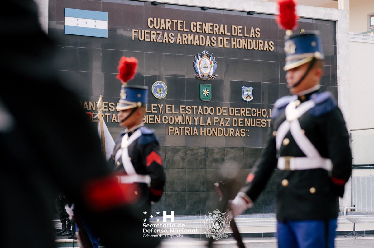 Con todos los honores militares es recibida esta tarde en el Cuartel General “Francisco Morazán” del Estado Mayor Conjunto, la Presidenta Constitucional de la República y Comandante General de las Fuerzas Armadas de Honduras, Iris Xiomara Castro Sarmiento (<a href="/XiomaraCastroZ/">Xiomara Castro de Zelaya</a> ).

La