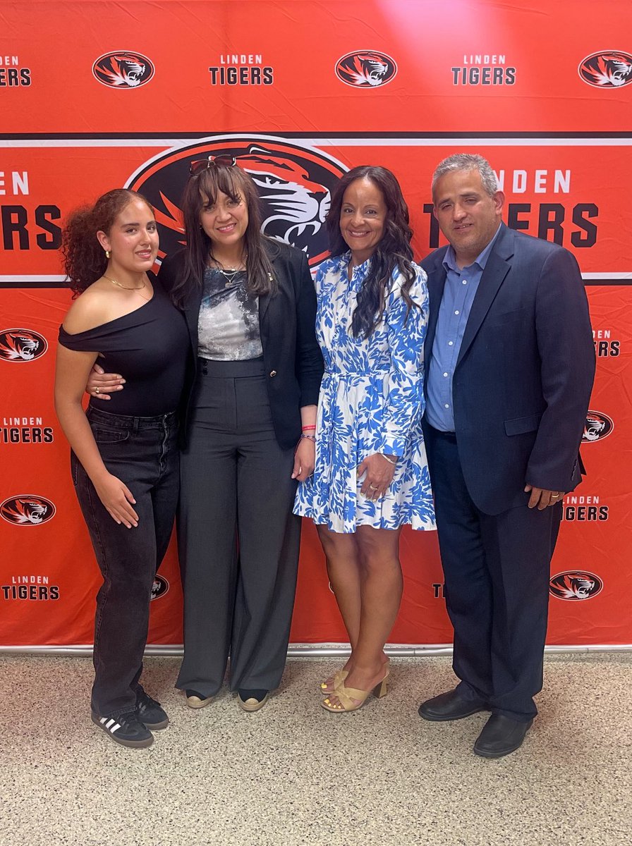 Tonight, Dr. Olivero and the Rivas family awarded scholarships to Linden High School seniors Josue Carpio and Alyssa Goodman,  in memory of Ariel Rivas Rosado. Always in our hearts. 🧡🖤 #WeRoarAtSchool4 <a href="/suzanne_olivero/">Suzanne Olivero, Ed.D</a> <a href="/AtiyaYPerkins/">Atiya Y Perkins Ed. D.</a> <a href="/LindenPS/">Linden Public Schools</a>