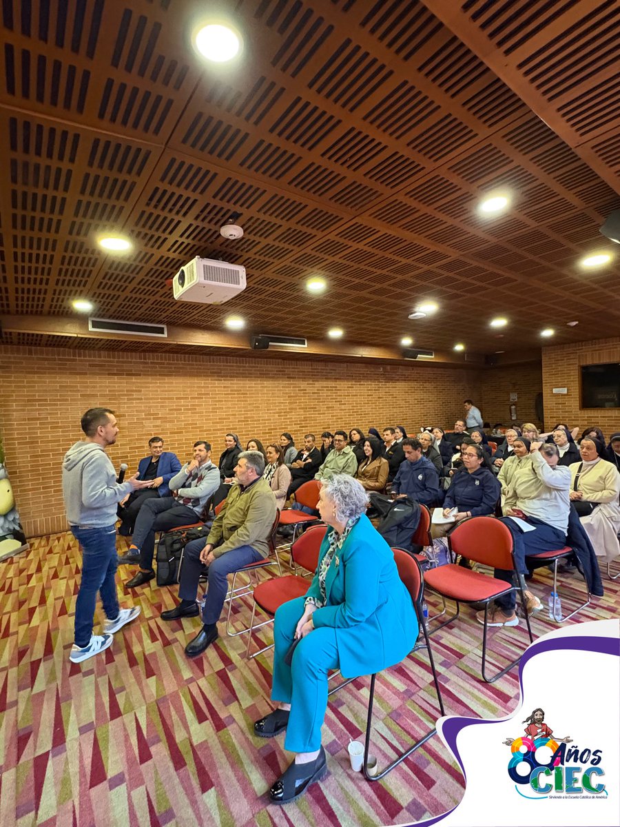 📍 En Colombia 🇨🇴, el Secretario General de la CIEC, Oscar Pérez, participa con entusiasmo en la Jornada de Innovación en la Pastoral Educativa organizada por la Fundación Edelvives 💡⛪✨. Un espacio para seguir transformando la educación desde el Evangelio 📘🤝🌟.