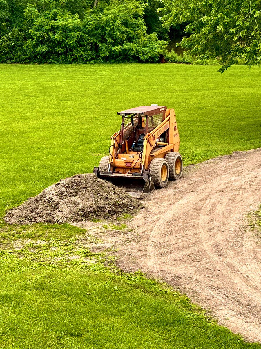 JasonYasonPBPN's tweet image. I’m drunk, but I bet I could totally hotwire this and go get a 12 pack of beer. Victory!! Nah Lol fuck that I’m fuckin wichu We are getting our driveway repaved with new gravel. It’s been a pretty exciting day so far. #GettingItDone