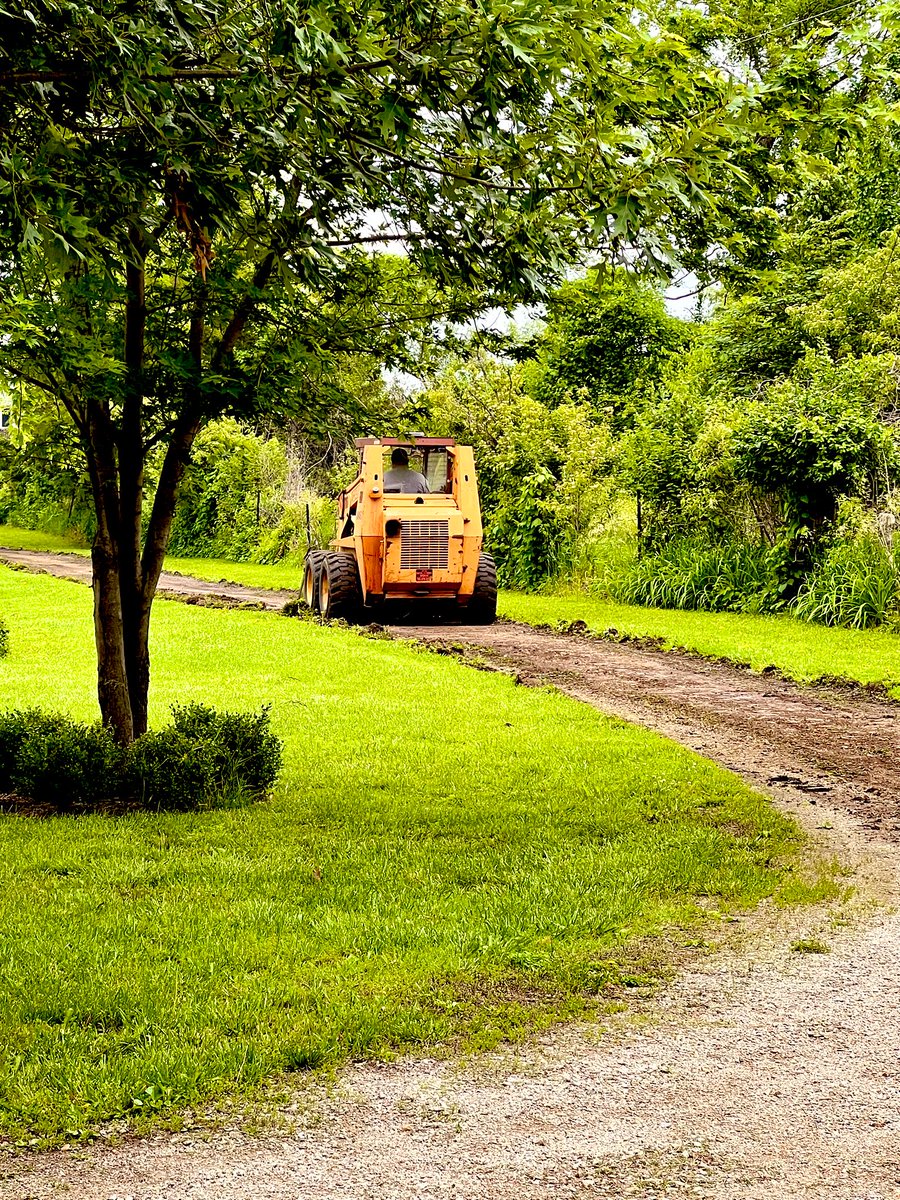 JasonYasonPBPN's tweet image. I’m drunk, but I bet I could totally hotwire this and go get a 12 pack of beer. Victory!! Nah Lol fuck that I’m fuckin wichu We are getting our driveway repaved with new gravel. It’s been a pretty exciting day so far. #GettingItDone