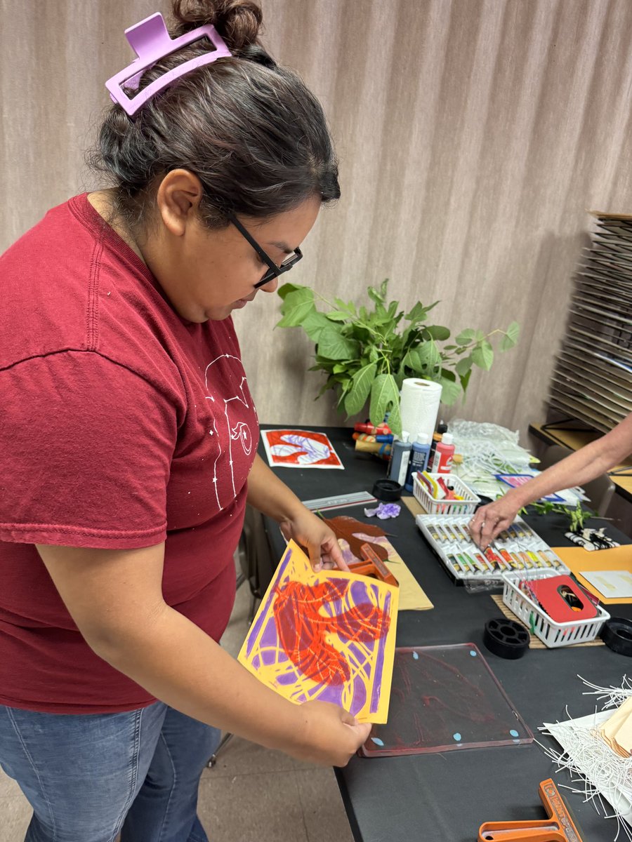 KrystleWright's tweet image. Learning printmaking so that we can take it back to our young artists! All for the kids!#ShineALight #WMSRTB #HumbleISDArtists #BeEliteWMS #ChooseBetter @HumbleISD_WMS @HumbleISD