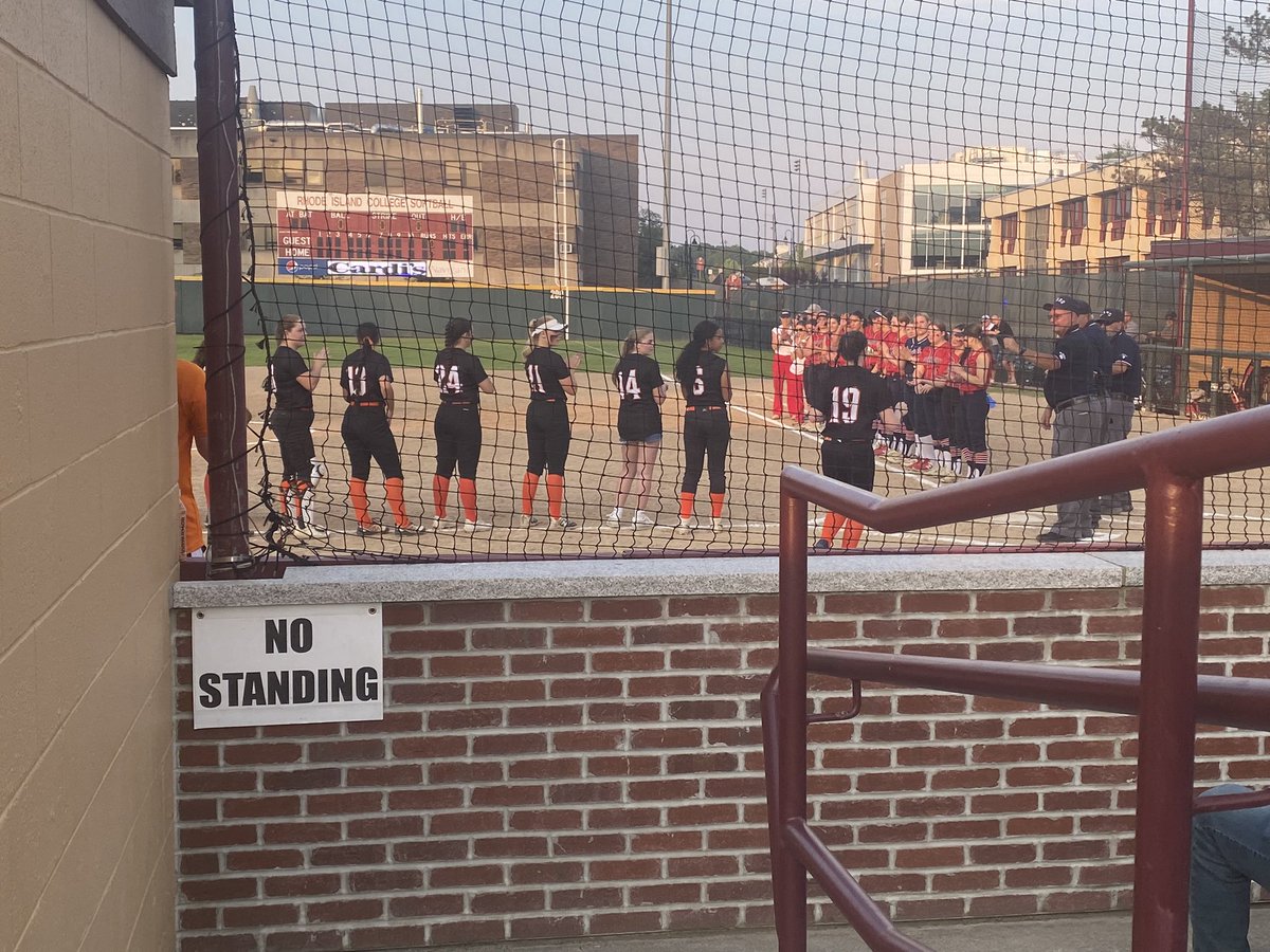 Late start here at RIC. <a href="/WW_Athletics/">WWWizards</a> getting ready to take on Portsmouth in D2 softball. Season on the line for both clubs.