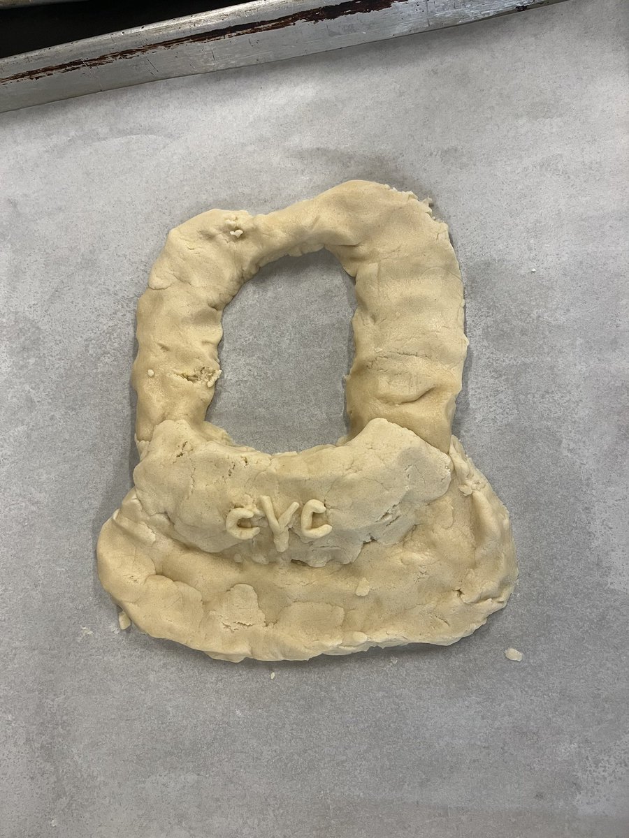 CYCkitchen's tweet image. Welcome back to this week’s edition of: 
Guess That Cookie Art!