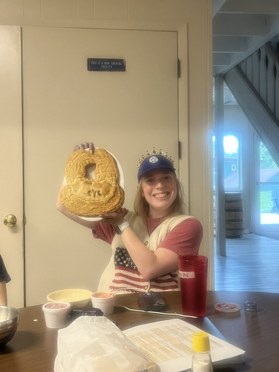 CYCkitchen's tweet image. Welcome back to this week’s edition of: 
Guess That Cookie Art!