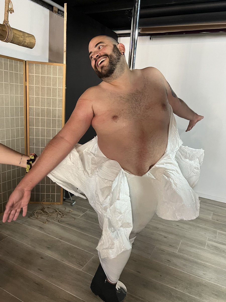 RopesAndBuns's tweet photo. Tried #mummification for the first time — finally! Ataraxia_bcn, Nudoss & @keroveros25 wrapped me up tight, spun me like a yo-yo, and I had a blast. 🩰 Felt like a ballerina when they cut me free!
Definitely up for more… volunteers welcome. 🥰✨ #malebondage #boundmen https://t.co/kQKkzfA65n