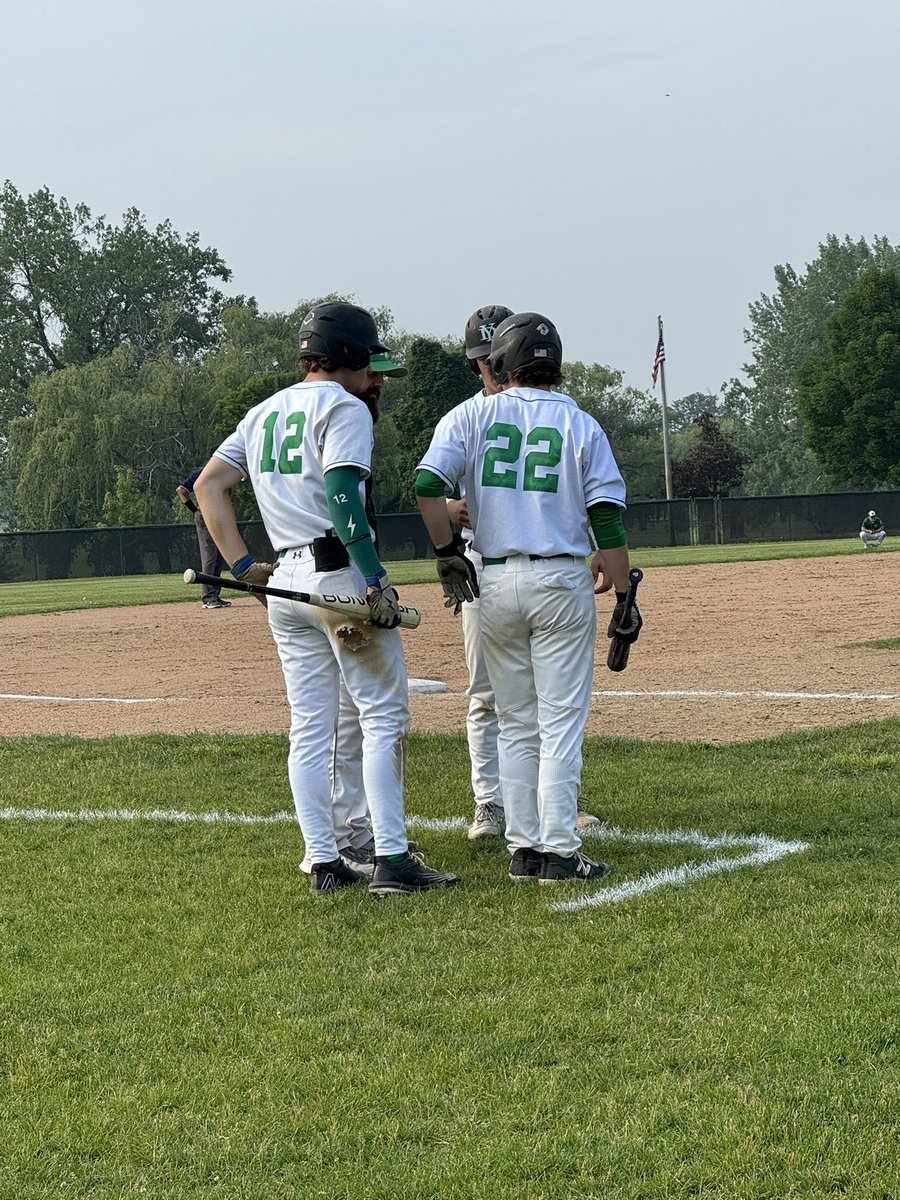 YorkAthletics's tweet image. FINAL: York 10, Glenbard West 0
Dukes dominate in the sectional semifinal with a 10-run shutout! On to the Sectional Final! 💥💚
#GoDukes #YorkBaseball #PlayoffPush