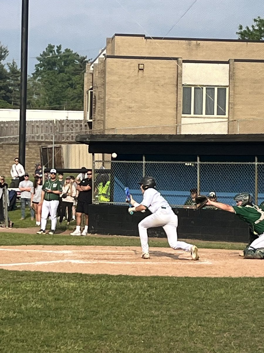 YorkAthletics's tweet image. FINAL: York 10, Glenbard West 0
Dukes dominate in the sectional semifinal with a 10-run shutout! On to the Sectional Final! 💥💚
#GoDukes #YorkBaseball #PlayoffPush