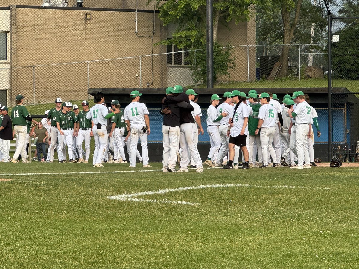 YorkAthletics's tweet image. FINAL: York 10, Glenbard West 0
Dukes dominate in the sectional semifinal with a 10-run shutout! On to the Sectional Final! 💥💚
#GoDukes #YorkBaseball #PlayoffPush