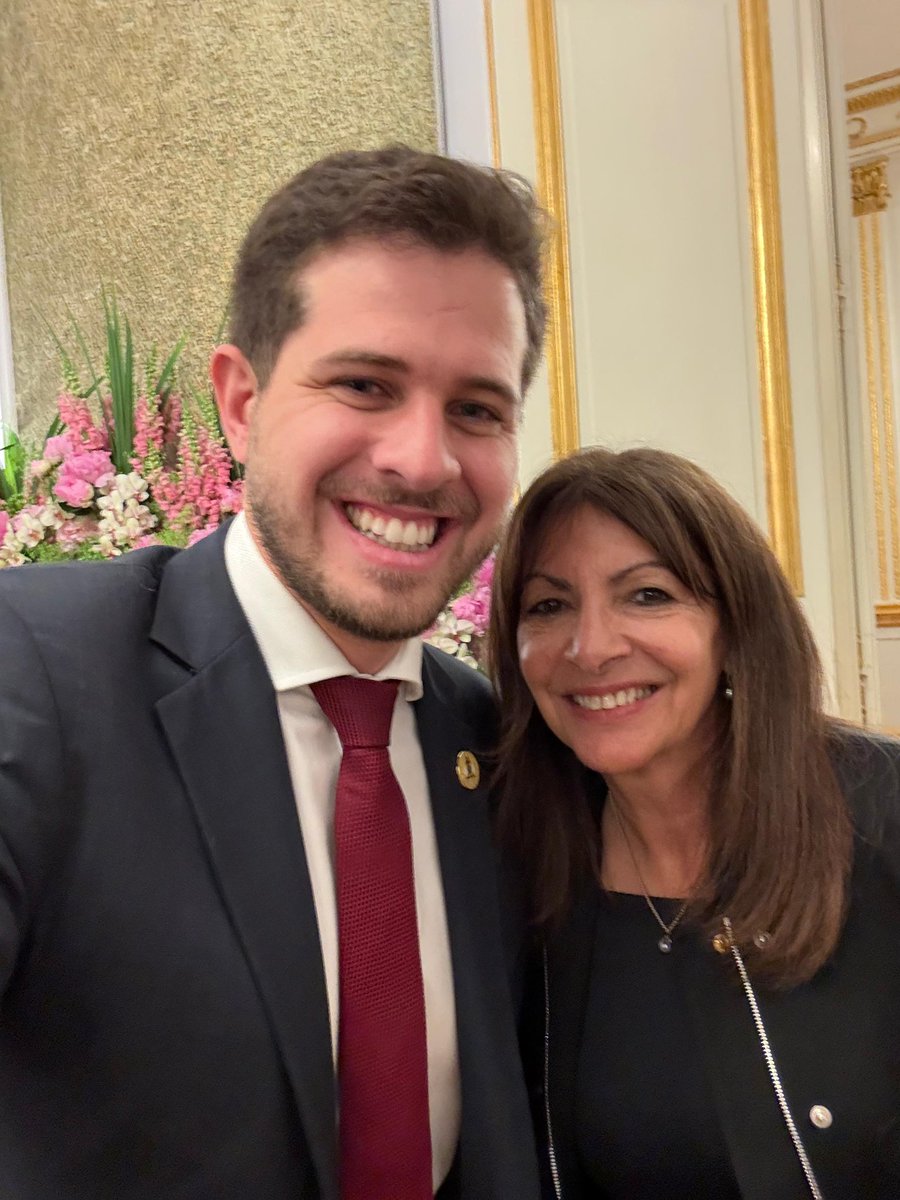 Pedro Campos (@pedrocampospe) on Twitter photo Encontro com o presidente da França, <a href="/EmmanuelMacron/">Emmanuel Macron</a> , e a prefeita de Paris, Anne Hidalgo, integrando a comitiva do presidente Lula. Em um momento histórico, celebramos os 200 anos das relações diplomáticas entre Brasil e França, reforçando os laços de cooperação, Encontro com o presidente da França, <a href="/EmmanuelMacron/">Emmanuel Macron</a> , e a prefeita de Paris, Anne Hidalgo, integrando a comitiva do presidente Lula. Em um momento histórico, celebramos os 200 anos das relações diplomáticas entre Brasil e França, reforçando os laços de cooperação,